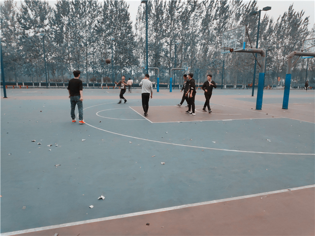 【完满班级】竞技篮球 谁与争锋——网工1802班“勇往直前，体味人生”篮球比赛