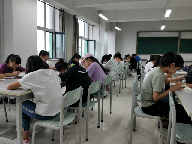 【完满班级】情暖六月 影印青春——淬炼商学院六月完满班级主题活动（十）