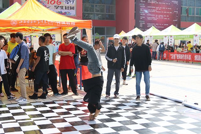 【社团挑战月】百花齐放 开启社团零距离——2017-2018学年学生社团纳新咨询会