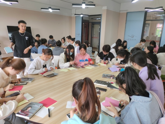 【完满团支部】同舟共济 分享共赢——淬炼·国际商学院财务2207班完满团支部活动