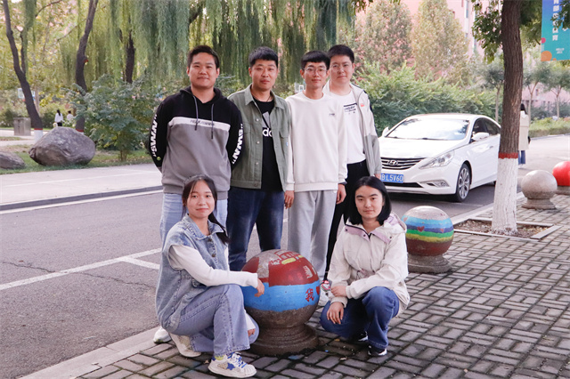 【前行】依恋祖国 愿意倾听“您”的脉搏