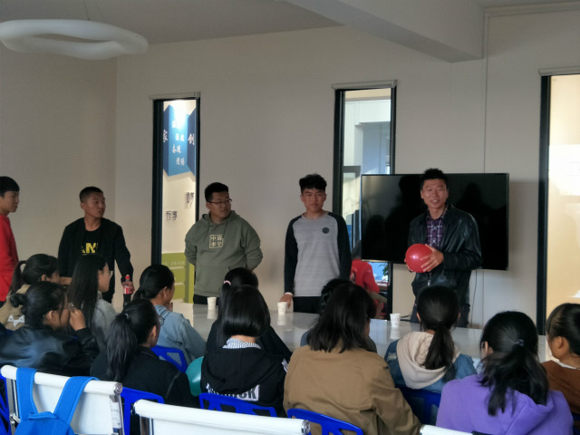 【完满班级】与青春有约  与梦想共舞——淬炼商学院十月完满班级主题活动（四）