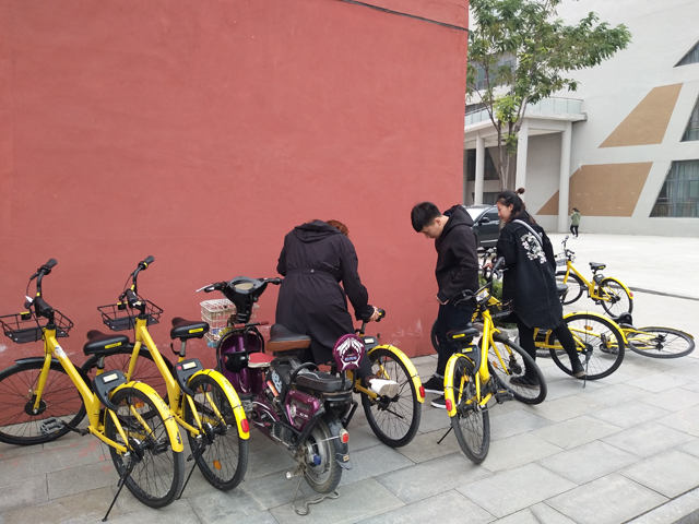 【完满班级】这秋风瑟瑟的季节 有一股暖流奔向你——艺术传媒系视觉1501、1502班“文明骑士”单车特别行动