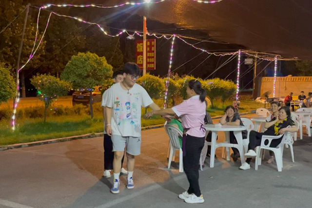 【三下乡】点燃文化自信 感受街舞的魅力——大数据学院、信息工程学院乡村振兴实践团