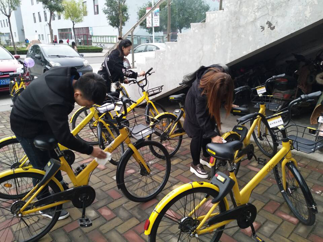 【完满班级】这秋风瑟瑟的季节 有一股暖流奔向你——艺术传媒系视觉1501、1502班“文明骑士”单车特别行动