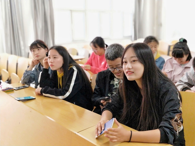 【完满班级】绿茵操场  接力青春——淬炼商学院举办四月完满班级主题活动（六）