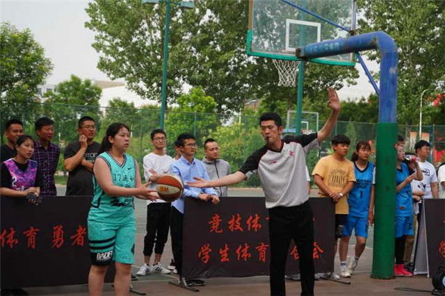 篮球联赛点燃信院学子运动热情——第十二届“至强杯”男女组篮球联赛