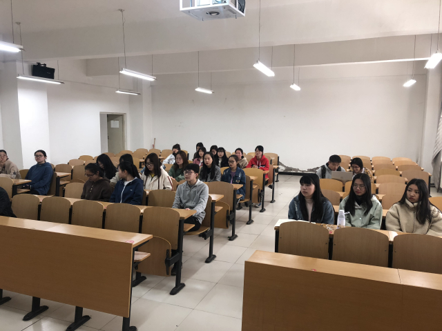 【完满班级】爱心公益 传递温情——外国语言文学系英语1801班、英语1802班4月完满班级活动