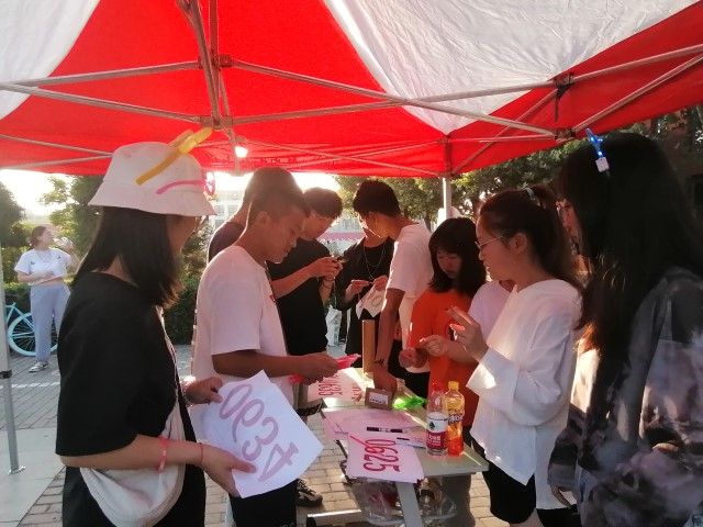 激情燃烧 释放青春——艺术传媒学院第五届全民运动季“Fan Ran”夜跑大赛