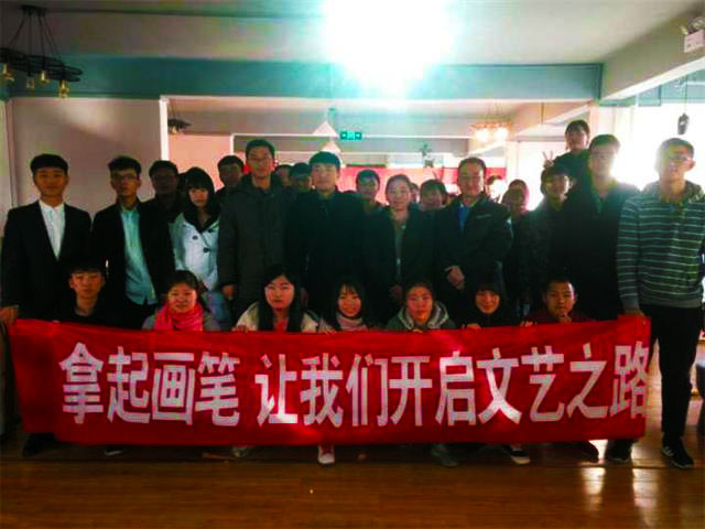 【社团快讯】拿起画笔 让我们开启文艺之路——环科系与A+手绘社第一届“动感青春 手绘班车”