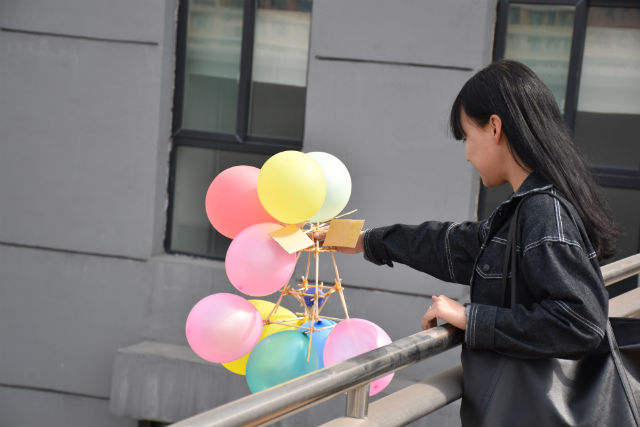大学生创意思维变废为宝 绿色“筷”意点亮生活