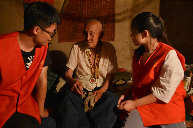 传递真情 聆听革命故事——大数据学院、信息工程学院“情系三农”实践队