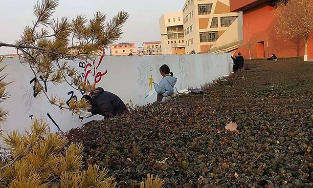 创意信院 智育同行——第四届炫彩信院创意涂鸦大赛中期绘制