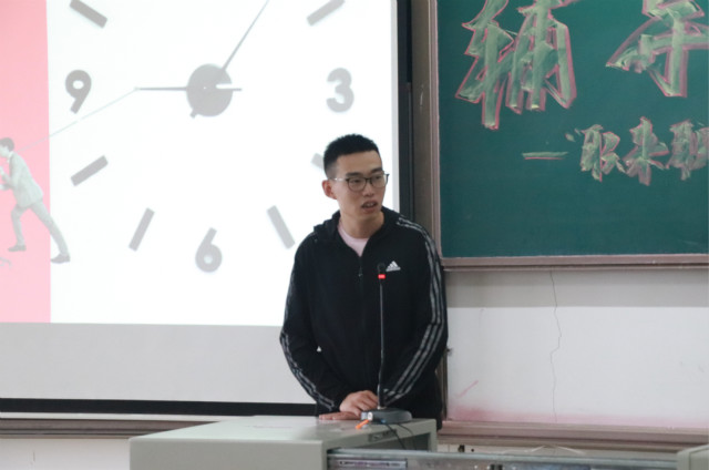 【辅导员说完满】风起云涌春潮 勇敢向未来报道——经济与管理学院开展辅导员说完满活动