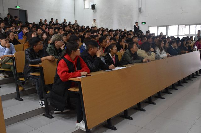 不忘初心 继续前行——经济管理系举行学生干部培训第五期第三讲