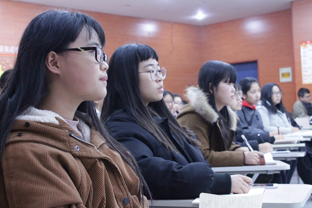 由“摄影菜鸟”到“骨干精英”的蜕变——淬炼商学院开展“校媒沙龙”主题交流分享会