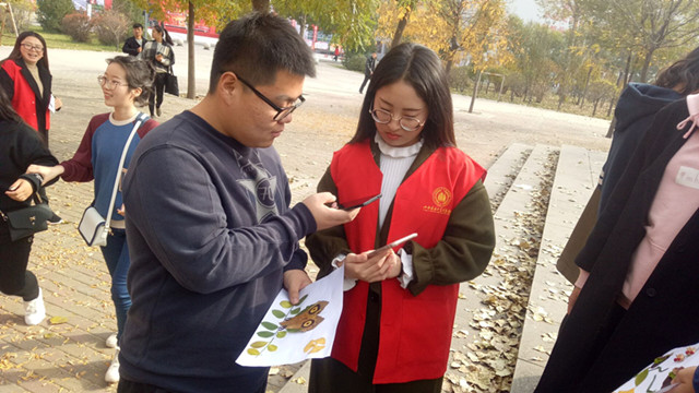 【完满班级】金黄遍野 落叶之美——淬炼商学院举行“善”行青春主题活动（六）