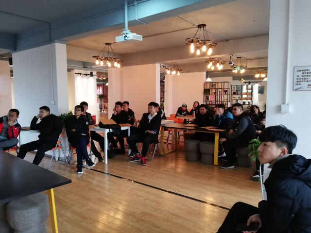 【主题团日】改革需要艰难探 阵痛方知道路坚——物联1802班举办团日活动