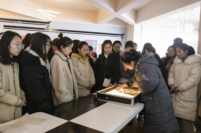 她说·女生学堂|巧手会沙画 体验沙画艺术