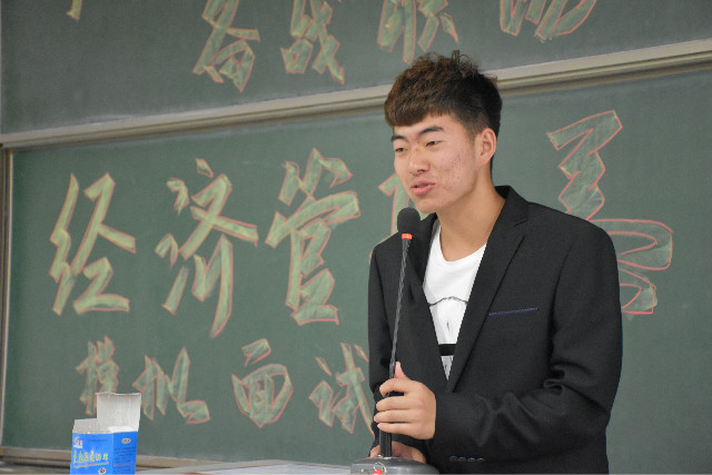 “摩拳擦掌,备战职场”经济管理系模拟面试大赛