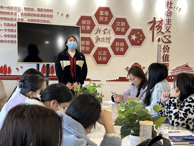 【完满团支部】 三月春风暖人心 雷锋精神永相传——商务英语学院英语2214班完满团支部活动
