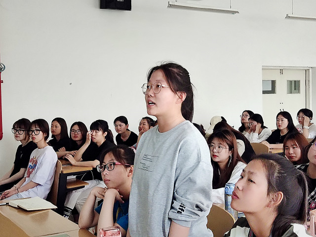 【完满班级】青春如花 花开灿烂——商务英语学院英语2001班、2004班完满班级活动