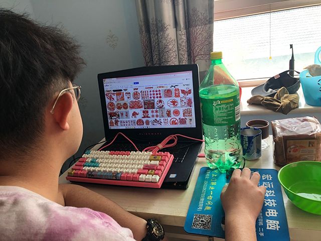 【完满班级】一把剪刀裁心意 一张剪纸送初心——服装1701班剪纸大比拼