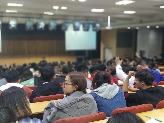 【辅导员说完满】脚踏实地 仰望星空――大数据学院、信息工程学院举办辅导员说完满班级活动