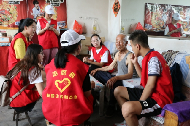 【三下乡】将信仰作为一辈子的必修课——“青鸟”志愿服务队寻访老党员纪实