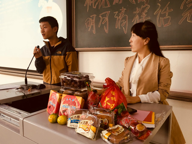 【辅导员说完满】又是一年中秋到 佳节欢笑洒财务——淬炼商学院“辅导员说完满”专题活动（二）