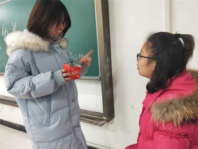 【完满班级】巧手打造废杂物  奇思妙想改新颜——淬炼商学院“创”享青春主题活动（二十三）