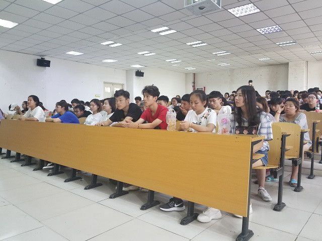 【辅导员说完满】“又是离别季 青春不迷茫”——艺术传媒学院2017级辅导员说完满