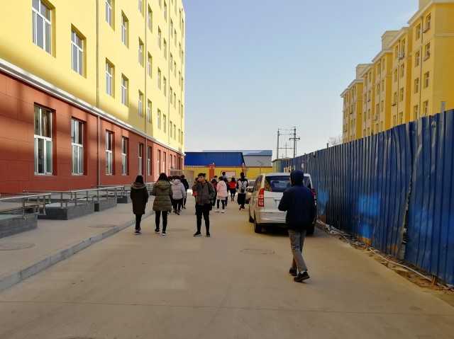 【完满班级】夕阳染透半边天 学子驱散寒冬意——机电系电子1701班举办完满班级活动