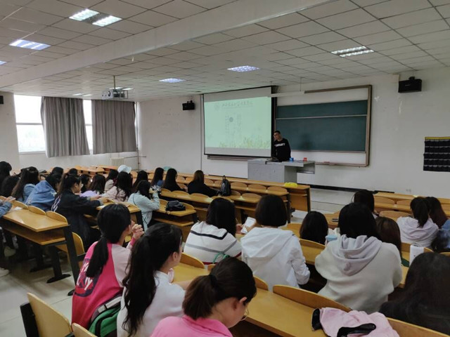 【辅导员说完满】爱的汇聚 用双手创造——经济与管理学院开展辅导员说完满活动