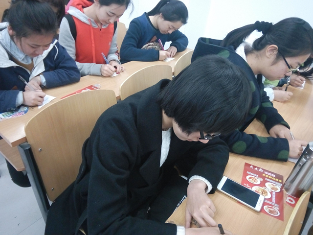 【完满班级】微笑着感受榜样的力量——工管系2015级“青年行·志愿行”系列活动(三)