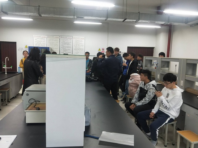 【完满班级】拥抱金色十月 飞扬青春豪情——食品与环境学院环科1701班完满班级