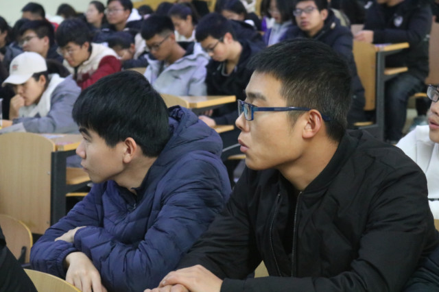 【辅导员说完满】凝心聚力 共创佳绩——经济与管理学院召开“提升班级凝聚力，共创优秀班集体”主题年级会