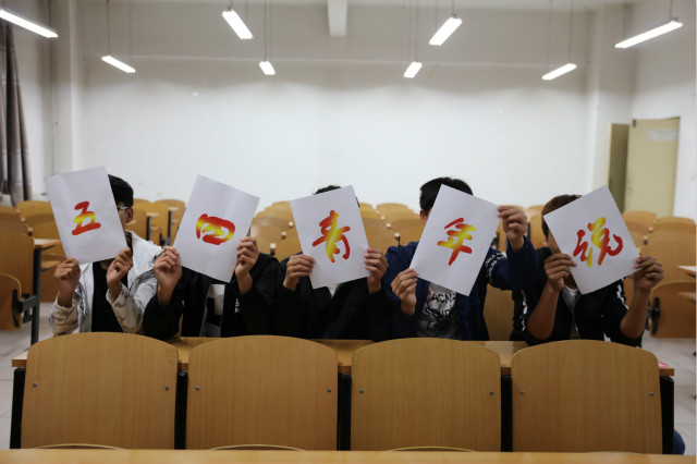 五四青年话说五四 媒体青年致敬青春