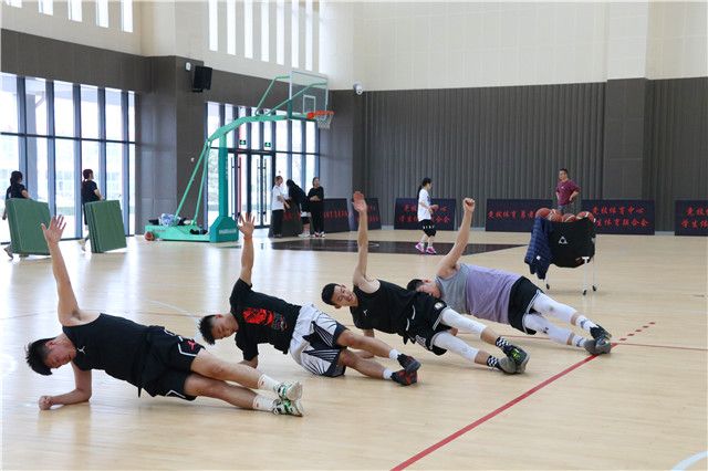 运动挥洒汗水 铸就青春之辉煌——校级运动队全面恢复训练