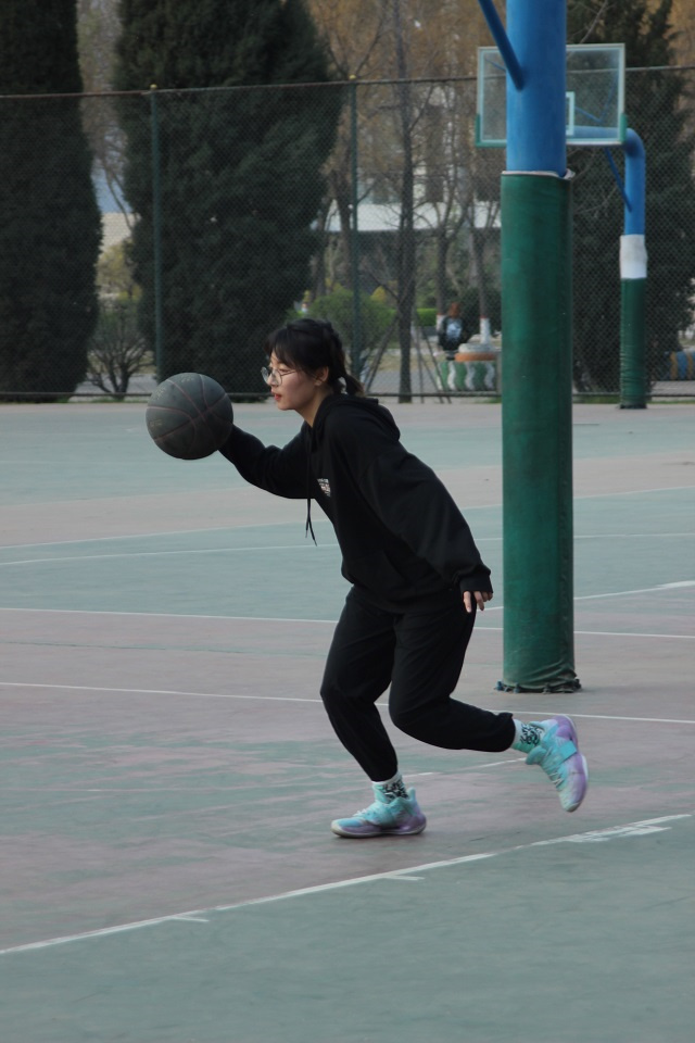 搏击球技 增进情感——我与院长“约个球”活动