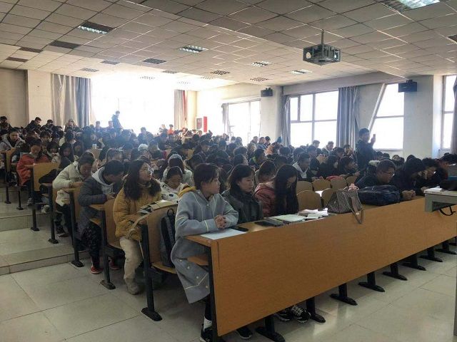 【辅导员说完满】弘扬中华文化 杜绝崇洋媚外——艺术传媒学院2017级环境设计专业辅导员说完满