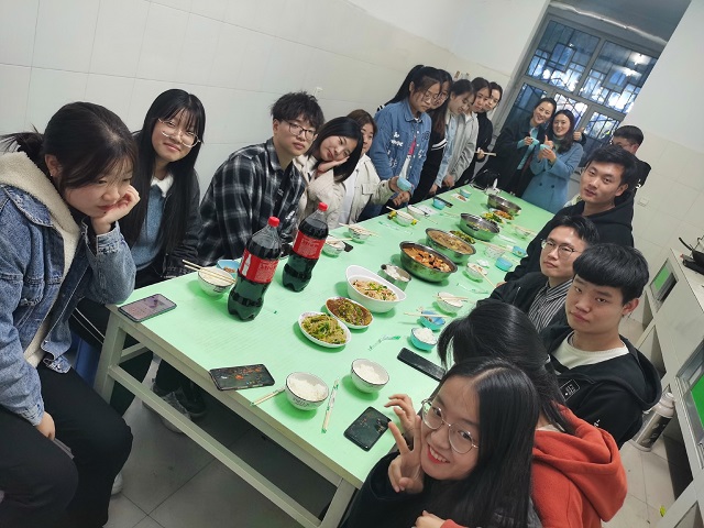暖冬齐聚首 师生享佳肴——记远景学院师生共膳活动