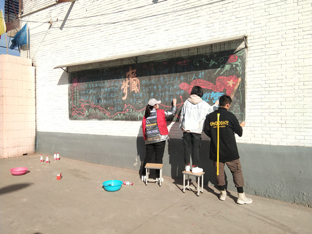 【完满班级】真情暖万家 青春见行动——艺术传媒学院环境设1802班举办下乡支教活动