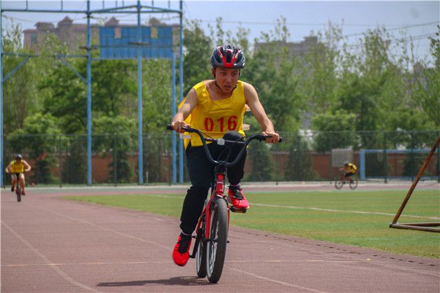 体力与耐力的较量 第七届“至强杯”铁人三项精英赛顺利举办