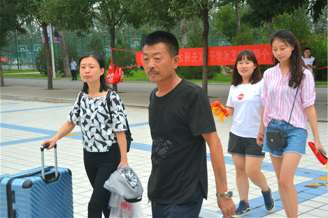【迎新纪实】春风十里只为你 志愿迎新筑真心