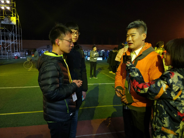 【音乐节】走进闪光灯下的无名英雄