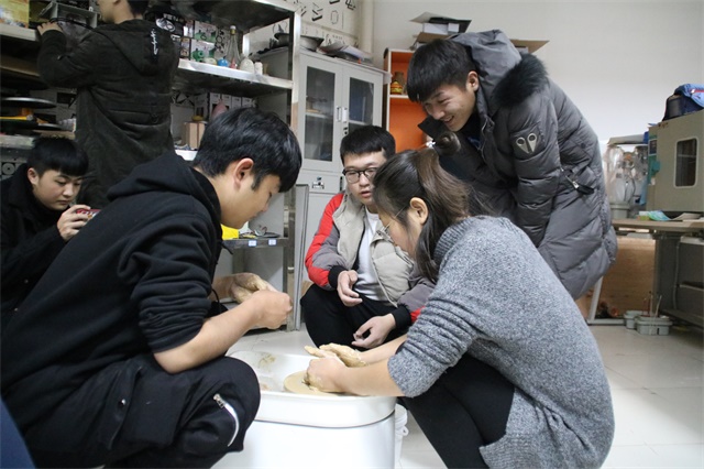 与泥塑的奇妙之旅——智能工程学院“智多星”领航工程创意泥塑设计大赛