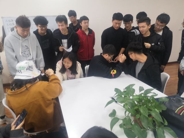 【完满班级】“大力王 ”扳手腕大赛——大数据学院、信息工程学院计科1904完满班级活动