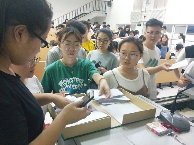 【辅导员说完满】跨越山和大海 奔向光芒万丈——食品与环境学院2017级年级会