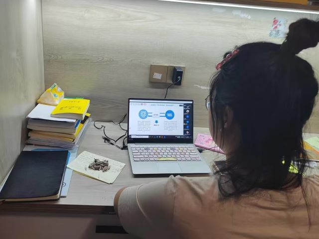 【辅导员说完满】砥砺奋进 拥抱梦想——商务英语学院2020级辅导员说完满活动